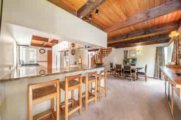 7 Coach Lane, Belmont