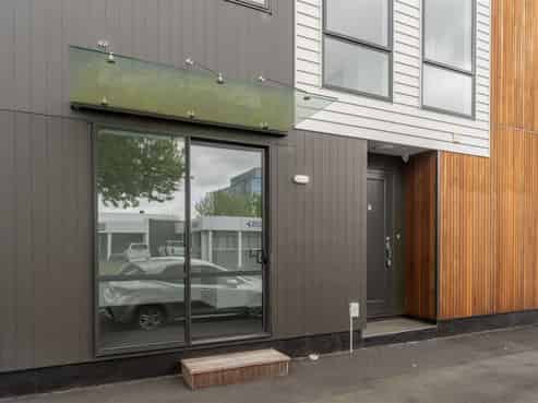 1/24 Liverpool Street, Hamilton Central