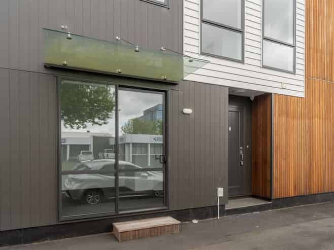 1/24 Liverpool Street, Hamilton Central