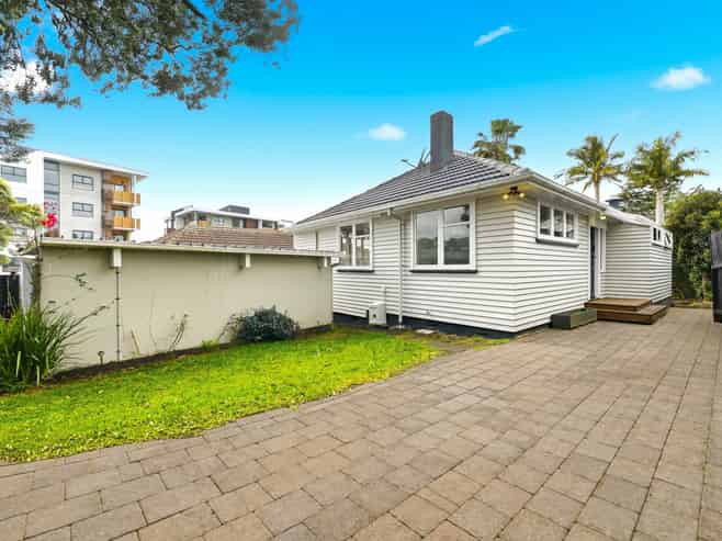 9 Potter Avenue, Northcote