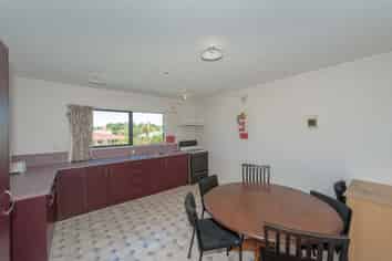 8/2 Baffles Crescent, Hillcrest