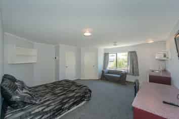 8/2 Baffles Crescent, Hillcrest