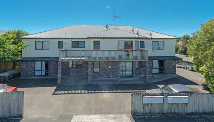 8/2 Baffles Crescent, Hillcrest