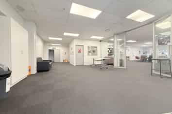 Modern Level 2 Office | 198 m2