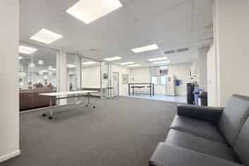 Modern Level 2 Office | 198 m2