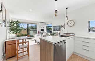 1/635 Worcester Street, Linwood