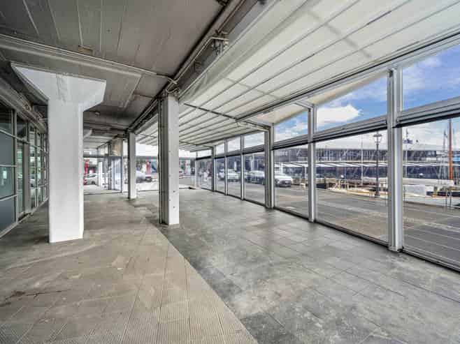 Premium Waterfront Restaurant/Bar - Split option