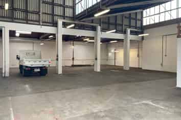 Versatile workshop / warehouse