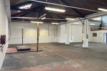 Versatile workshop / warehouse