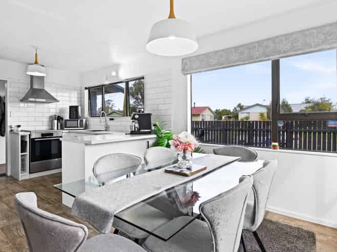 16 Lanark Crescent, Tamatea