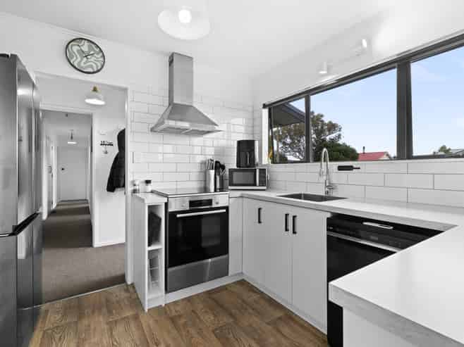 16 Lanark Crescent, Tamatea