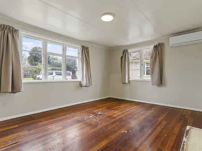 8 Tate Place, Otara