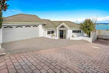 769B Whangaparaoa Road, Manly