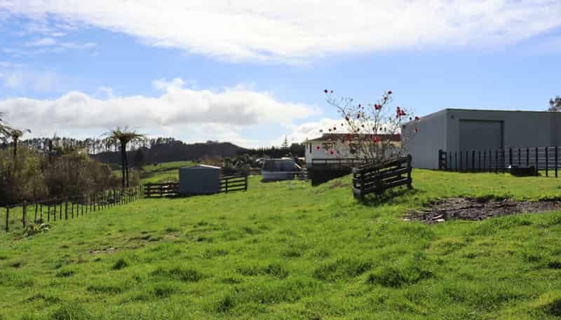772 Upland Road, Egmont Village
