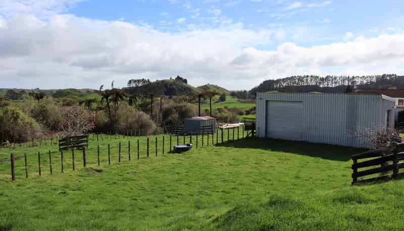 772 Upland Road, Egmont Village