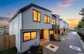 8/114 Don Buck Road, Massey