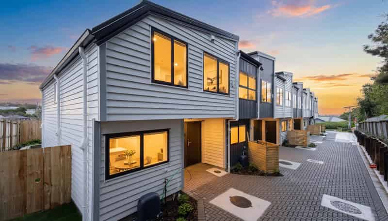 8/114 Don Buck Road, Massey