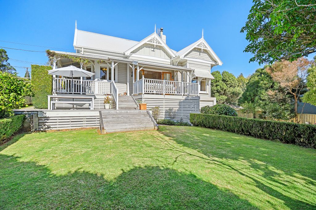 CHARM IN PRIME INNER CITY LOCATION 1