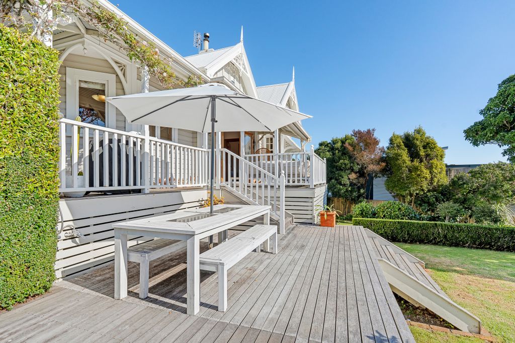CHARM IN PRIME INNER CITY LOCATION 2