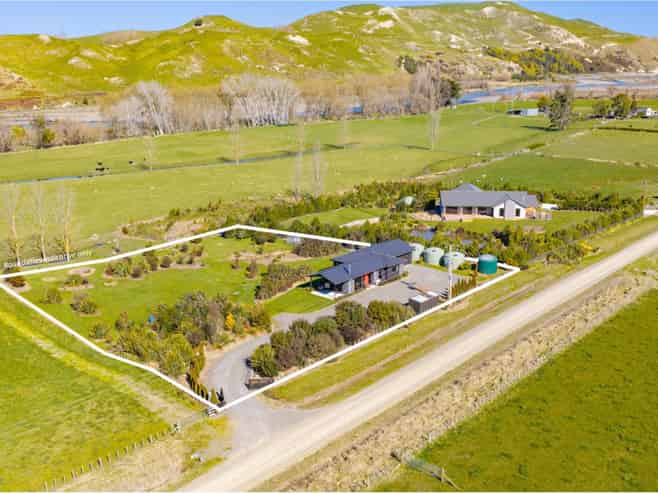 40 River Road, Otane