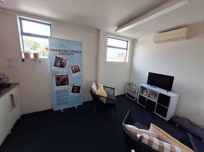 Affordable workshop or office with storage