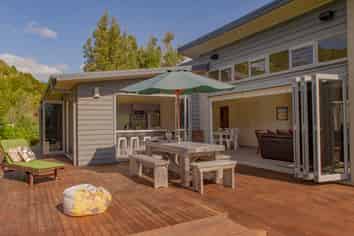 9 Taunui Place, Cooks Beach