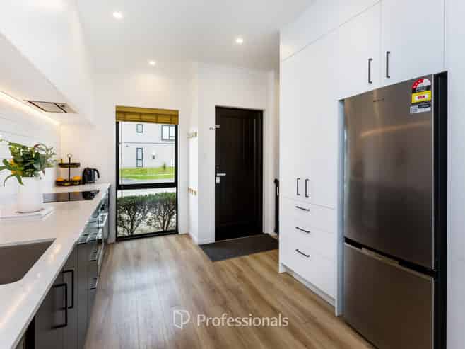 8 Cynisca Crescent, Wallaceville