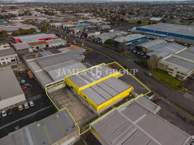 Unbeatable Location, Secure Yard, Landlord Fitout!
