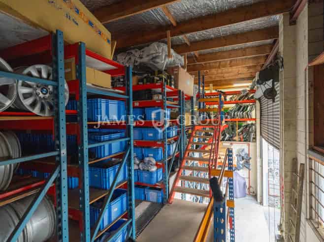 Unbeatable Location, Secure Yard, Landlord Fitout!
