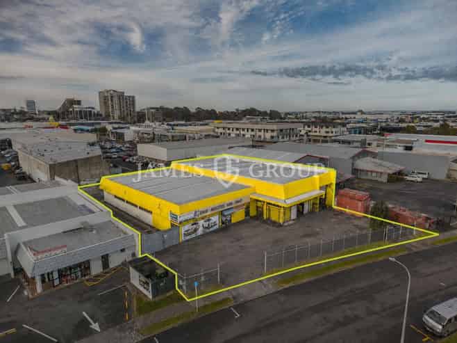 Unbeatable Location, Secure Yard, Landlord Fitout!