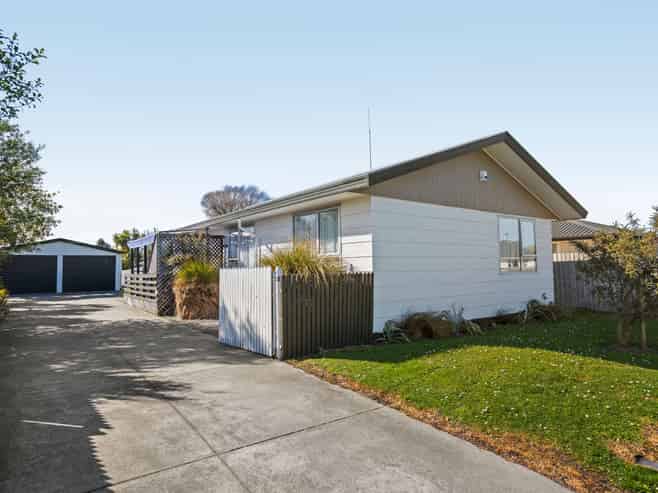 8 Peckham Lane, Woolston