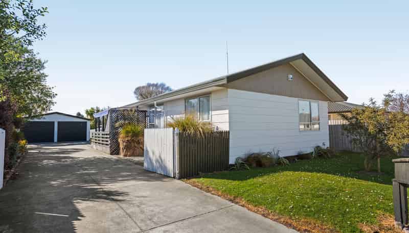8 Peckham Lane, Woolston
