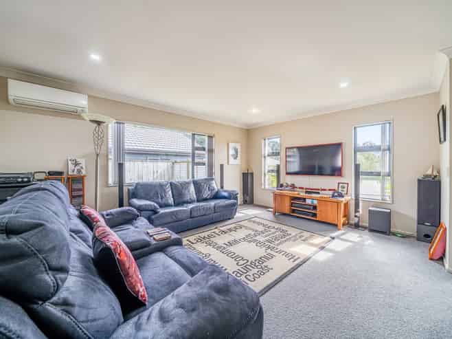 5 Poppy Watts Grove, Stokes Valley