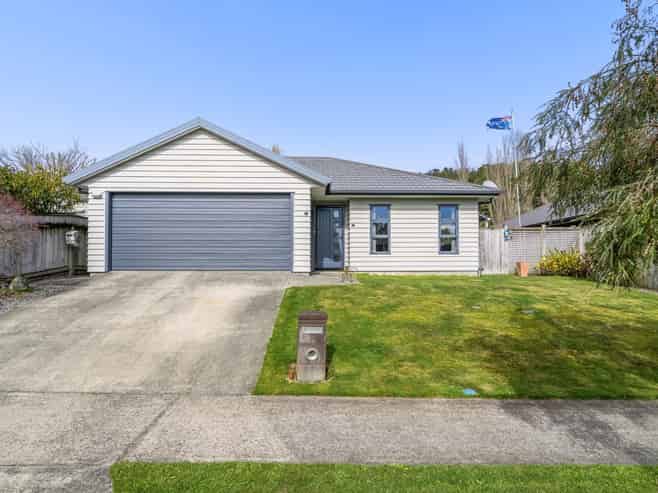 5 Poppy Watts Grove, Stokes Valley