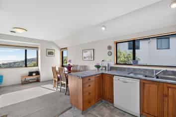 18 Leach Place , Enner Glynn