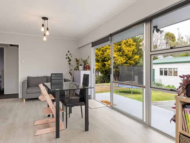 24A Bruce Avenue, Glenview