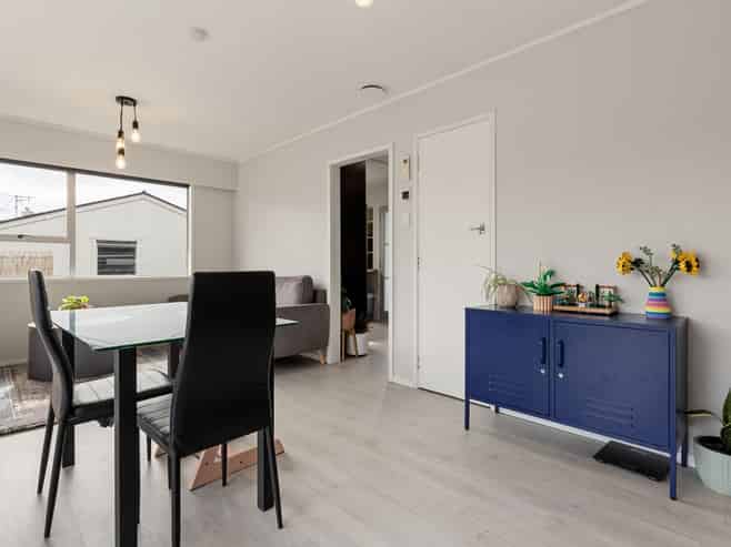 24A Bruce Avenue, Glenview