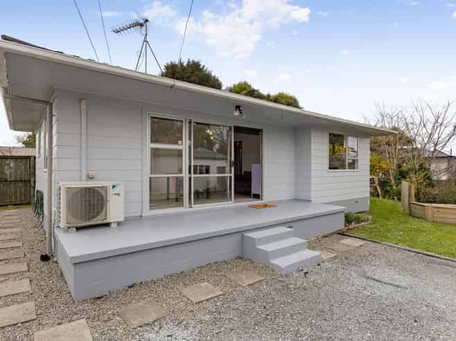 24A Bruce Avenue, Glenview