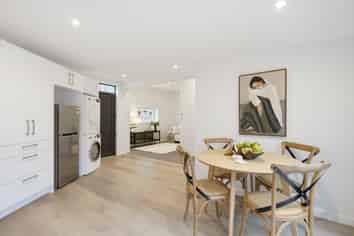 121D The Parade, Island Bay