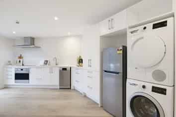 121D The Parade, Island Bay