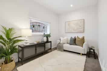 121D The Parade, Island Bay