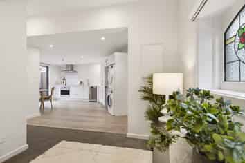 121D The Parade, Island Bay