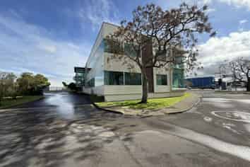 Wiri Office with 62 Parks | 272m2 - 1,225m2