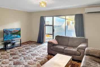 2/287 Wills Street, Ashburton