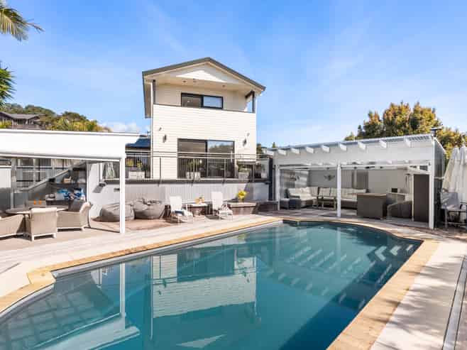 10 The Brae, Maraetai
