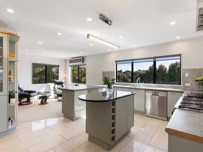 10 The Brae, Maraetai