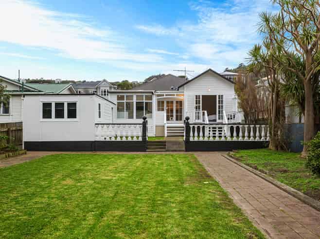 202 Clyde Street, Island Bay