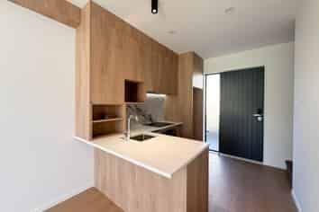 2/8 Lowtherhurst Road, Massey