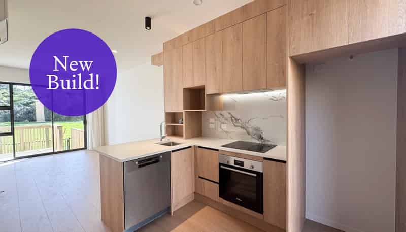2/8 Lowtherhurst Road, Massey