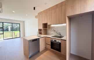 2/8 Lowtherhurst Road, Massey